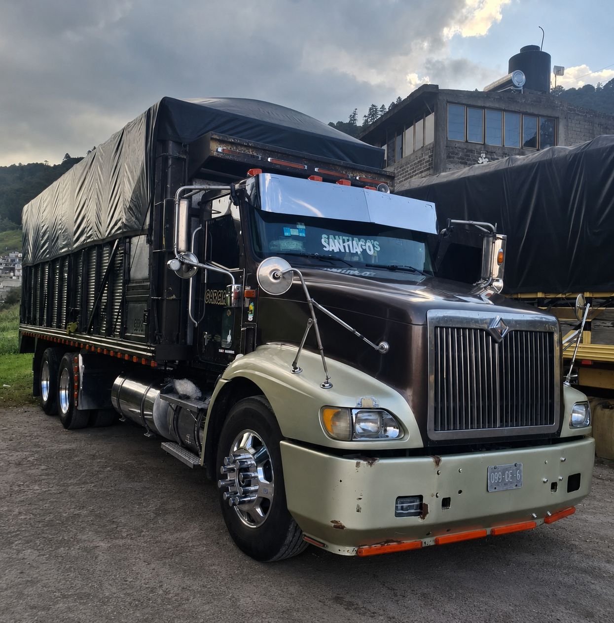 Tortón gris de Transportes García Jiménez